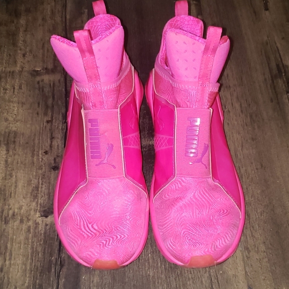 Beautiful Rare Puma Sneakers - Picture 2 of 7